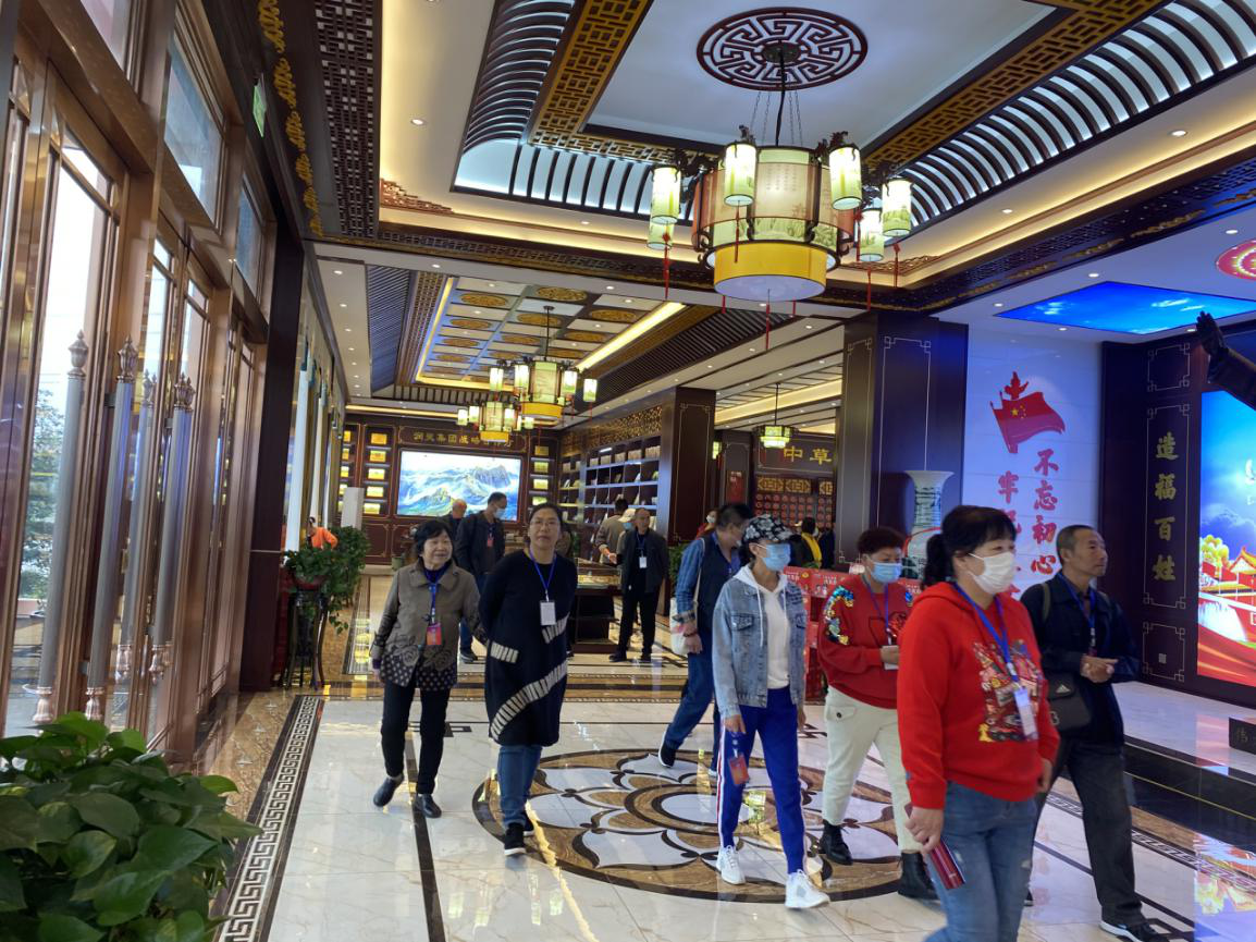 润灵集团金秋十月活动继续进行中  欢迎郑州旅游团参观润灵集团
